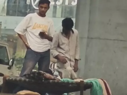 ખાટલામાં સૂતાં-સૂતાં 10 વર્ષનો છોકરો વેચે છે ગાંજો, VIDEO:સુરતમાં સરથાણાબ્રિજ નીચે ખુલ્લેઆમ જુગાર-નશાનો કારોબાર, જાગ્રત યુવાનોએ મેયર-પોલીસ કમિશનરને આવેદનપત્ર આપ્યું