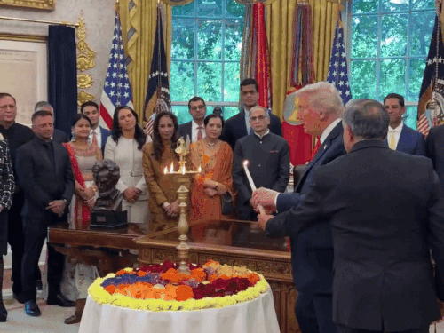 ટ્રમ્પે વ્હાઇટ હાઉસમાં દિવાળી ઊજવી:ભારતીય-અમેરિકનોને પાઠવી શુભકામના 