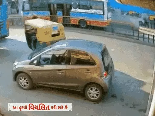 અમદાવાદમાં વધુ એક ડમ્પરે નિર્દોષનો જીવ લીધો:ખોખરામાં એક્ટિવા લઈને જતી યુવતીને ડમ્પરે કચડી, માથામાં ગંભીર ઈજાઓના પગલે ઘટનાસ્થળે જ મોત