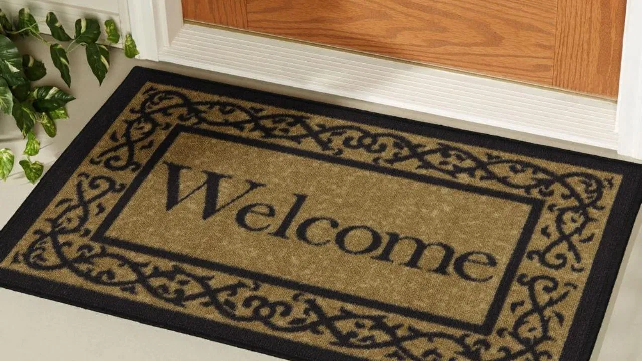 શું તમારા ડોરમેટ પર ‘Welcome’ લખેલું છે? જાણો તે તમારા ઘરની એનર્જી ક્યારે બગાડી શકે છે