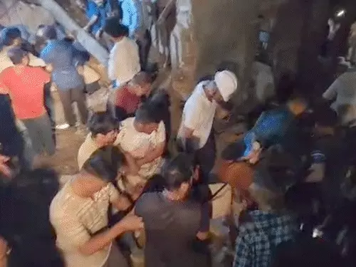 ગીર સોમનાથના વેરાવળ શહેરમાં મોડી રાતે 3 માળનું મકાન ધરાશાયી થતાં સર્જાઈ કરુણાંતિકા