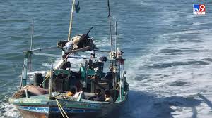 કચ્છમાં આંતરરાષ્ટ્રીય દરિયાઇ સીમા પરથી 9 પાકિસ્તાની સાથે નાપાક બોટ ઝડપાઇ, સુરક્ષા એજન્સીઓ સતર્ક
