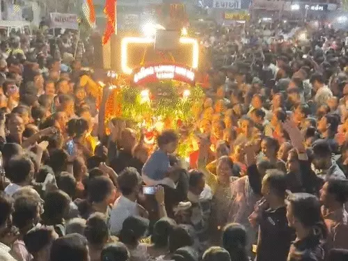 'બોલ મારી અંબે જય જય અંબે'ના નાદ ગુંજ્યાં:પાટણથી માતાજીની માંડવી સાથે અનેક સંઘોનું અંબાજી તરફ પ્રયાણ