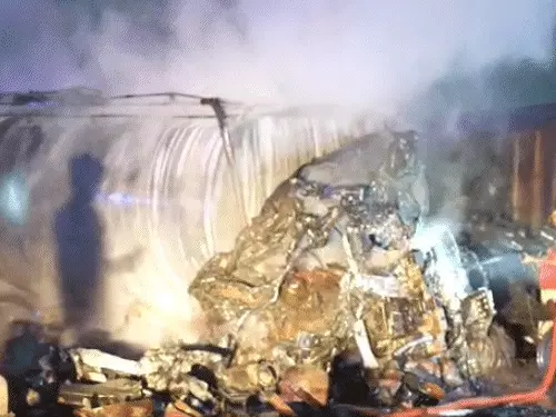 એક પછી એક 2 કલાકમાં 200 સિલિન્ડર બ્લાસ્ટ :જ્વલનશીલ કેમિકલથી ભરેલું ટેન્કર, LPG ટ્રક સાથે અથડાયું