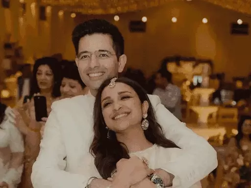  પરિણીતી ચોપરાએ દીકરાને જન્મ આપ્યો, પતિ રાઘવ ચઢ્ઢાએ ઈન્સ્ટા પોસ્ટ મૂકી આપ્યા ખુશખબર