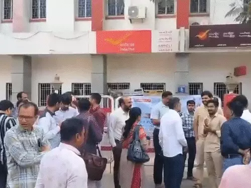 બોર્ડની પરીક્ષા વચ્ચે સરકારી કચેરીઓને બોમ્બથી ઉડાવવાનો મેલ:સુરત, ભાવનગર, અમરેલી સહિતના શહેરોમાં પાસપોર્ટ-પોસ્ટ ઓફિસોને ધમકી; પોલીસ-ડોગ સ્ક્વોડની ટીમો ઘટનાસ્થળે