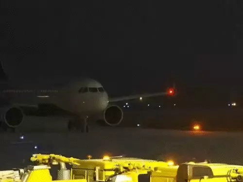 વિશ્વયુદ્ધના ભણકારા? ગ્રીનલેન્ડ પર કબજા માટે ટ્રમ્પની જીદ:અમેરિકાએ મિલિટરી એરક્રાફ્ટ મોકલ્યું, જર્મની, ફ્રાન્સ સહિત 7 દેશે સૈનિકો મોકલ્યા