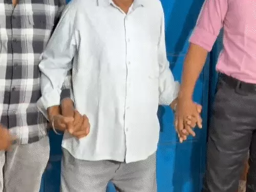 અમદાવાદમાં દાદાની ઉંમરના વૃદ્ધનું 5 વર્ષની બાળકી સાથે ખરાબ કૃત્ય:રમાડવાના બહાને ઘરે બોલાવી અડપલાં કર્યા; ગભરાયેલી હાલતમાં માતા-ફોઈને જાણ કરી