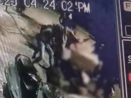 અમદાવાદમાં ગુંડાઓએ ધારિયાં-છરીના આડેધડ ઘા મારી યુવકની હત્યા કરી