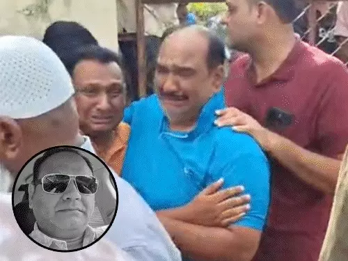 આણંદના કોંગ્રેસનેતાની જાહેરમાં હત્યા: નગરપાલિકાના પૂર્વ કાઉન્સિલરને છરીઓ મારી હુમલાખોર ફરાર