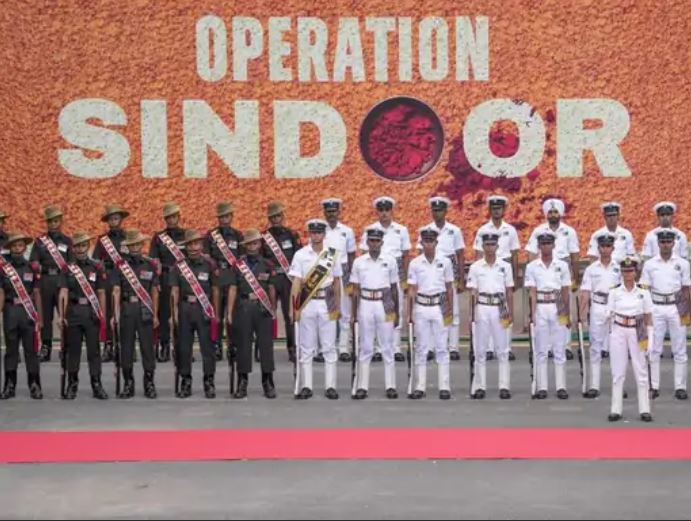 મોદી કાલે PM તરીકે 12મી વખત તિરંગો ફરકાવશે: આમંત્રણ કાર્ડ પર ઓપરેશન સિંદૂરનો લોગો