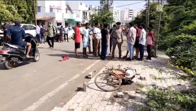 દારૂ પીવાના રૂ.50 ન આપતાં વૃદ્ધની હત્યા:યુવકે પહેલા સિમેન્ટ બ્લોકથી માથામાં ઘા માર્યા