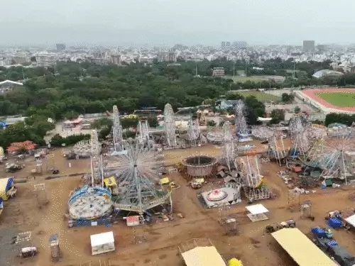 લોકમેળામાંથી 100 ટન કચરો નીકળવાનો અંદાજ:સફાઈ વ્યવસ્થા માટે 260 સફાઈ કામદાર, 2 JCB, 4 ડમ્પર તેમજ 10 મીની ટીપરવાન તૈનાત