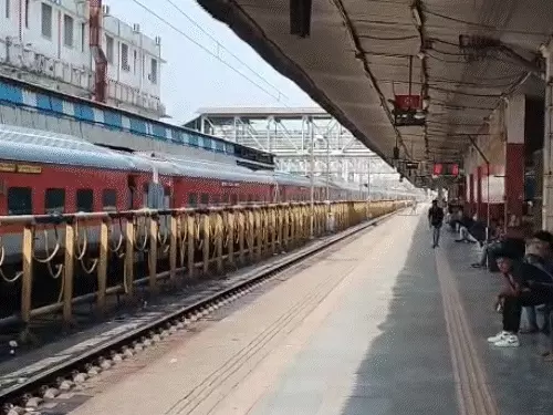 સુરતમાં સામૂહિક આપઘાત:માતા બે બાળક સાથે રેલવેટ્રેક પર સૂઈ ગઈ