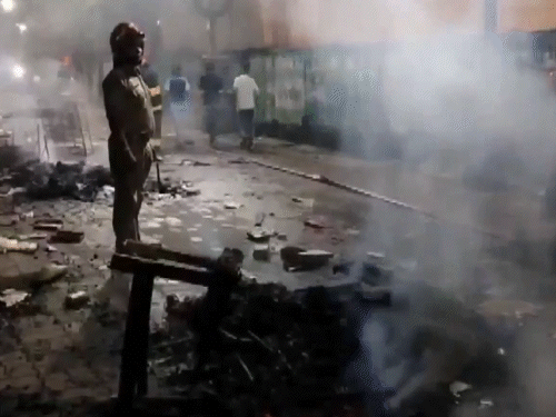 કટકમાં દુર્ગા વિસર્જન દરમિયાન હિંસા ભડકી: ઇન્ટરનેટ બંધ; VHP દ્વારા આજે બંધનું એલાન