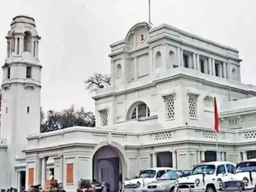 દિલ્હી વિધાનસભા અને લાલ કિલ્લામાં બોમ્બબ્લાસ્ટની ધમકી:ખાલિસ્તાની ગ્રુપના નામે આવ્યો ઇ-મેલ; સવારે આર્મી-એરફોર્સ સ્કૂલને ધમકી મળી હતી