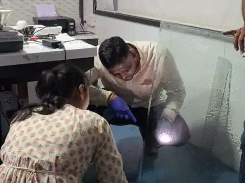 સુરતમાં તિજોરી તોડી કરોડોના હીરાની ચોરી:ડી.કે એન્ડ સન્સ ડાયમંડ કંપનીની તિજોરી કટરથી કાપી ડાયમંડ-રોકડા લઈ શખસો ફરાર