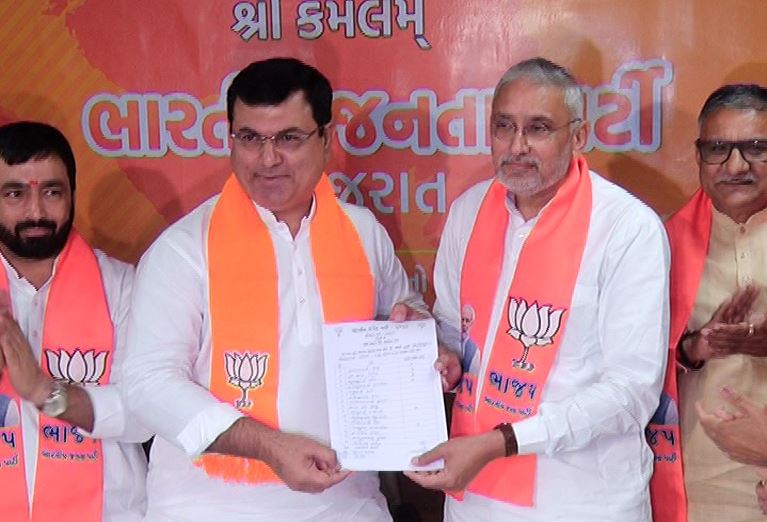 જગદીશ પંચાલ બન્યા ગુજરાત પ્રદેશ ભાજપ પ્રમુખ: નવનિયુક્ત પ્રમુખને ફૂલનો હાર પહેરાવી કરાયું સ્વાગત 