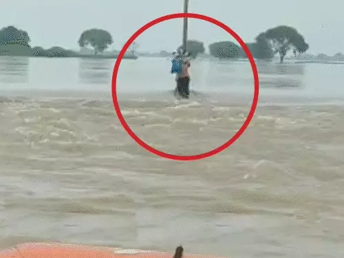 હિમાચલના સિમલામાં વાદળ ફાટ્યું, પૂર આવ્યું:યુપીમાં નદીઓમાં પૂર, 360 ઘરો ધરાશાયી