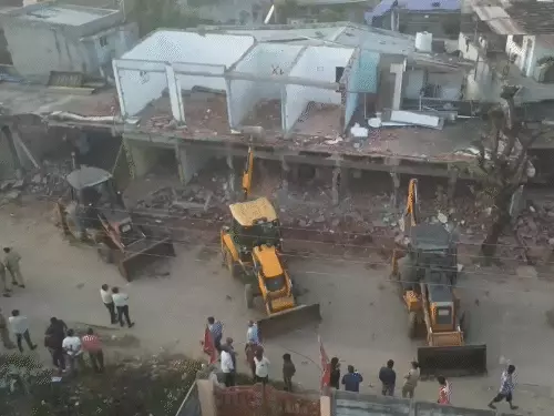 બહિયલ તોફાનકાંડ બાદ બુલડોઝર એક્શન : વહેલી સવારથી જ ગેરકાયદે દબાણો હટાવવાનું શરુ 