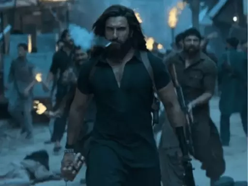 હૃતિક રોશનાના 'ધુરંધર' પર 'મુત્સદી' વખાણ!:એક્ટરે વાહવાહીની સાથે ફિલ્મમેકર્સની જવાબદારીનો મુદ્દો ઉઠાવ્યો, કહ્યું-'હું પોલિટિક્સ સાથે સહમત નથી'