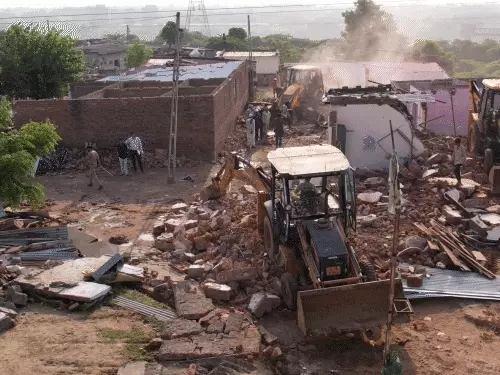 ગાંધીનગરમાં 1000 કરોડની જગ્યા ખુલ્લી કરવા મેગા ડિમોલિશન:વહેલી સવારથી દબાણ હટાવવાનું શરૂ