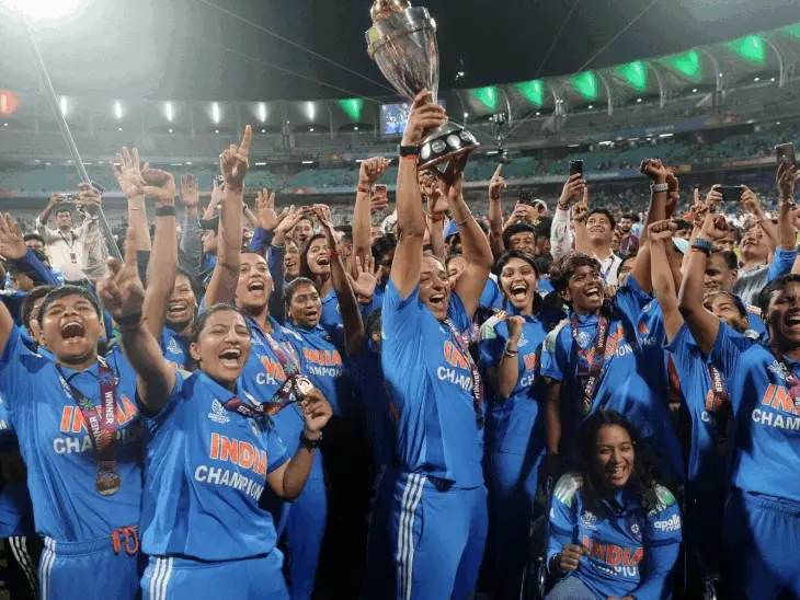 ઈન્ડિયન વુમન્સ ટીમ પર કરોડોની ધનવર્ષા:BCCIની 51 કરોડ પ્રાઇઝ મની આપવાની જાહેરાત; ICC તરફથી પણ અંદાજે 40 કરોડ રૂપિયા મળશે