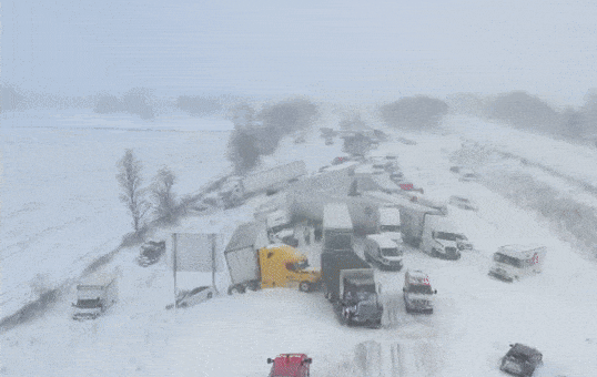 અમેરિકામાં બરફનું ભયંકર તોફાન, 100થી વધુ ગાડીઓ વચ્ચે અકસ્માત,