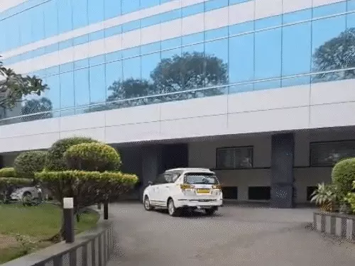 સુરતમાં ITના દરોડાનો સાતમો દિવસ, 1900 કરોડના બેનામી ટ્રાન્જેક્શન મળ્યા:30 બેંક લોકર ટાંચમાં લેવાયા, ફાઈવ સ્ટાર હોટલ બને તે પહેલાં મુન્ના ઓલપાડીનો જમીન સોદા ITની રડારમાં