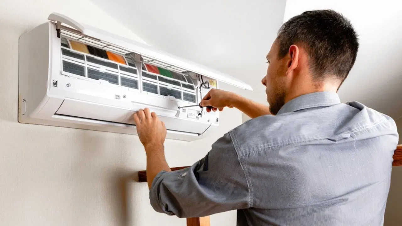 AC Service Tips: AC ફિલ્ટરને કેટલા દિવસે સાફ કરવું જોઈએ? જાણો ક્યારે કરાવવી જોઈએ ફુલ સર્વિસિંગ