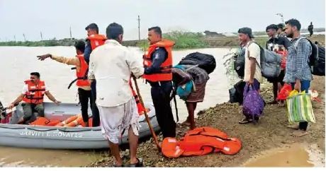 ભાનનગર: કમળેજ પાસે મીઠાના અગરમાં ફસાયેલા 58 લોકોને રેસ્ક્યૂ કરી કઢાયા