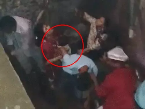 અમદાવાદમાં કોમ્પ્લેક્સનો સ્લેબ ધરાશાયી, 3 બાળક સહિત 10 પટકાયા