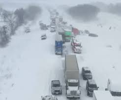  અમેરિકામાં બરફના વાવાઝોડાએ મચાવી તબાહી, 10 હજાર ફ્લાઇટ કેન્સલ, 10 લાખ લોકોના ઘરોમાં વીજળી ગુલ