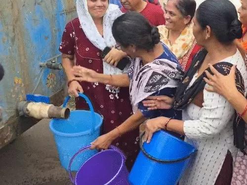 મેટ્રો અને સ્માર્ટ સિટીમાં પાણીની વિકટ સમસ્યા:ચાંદખેડામાં 45થી વધુ સોસાયટીઓ છેલ્લા ત્રણ મહિનાથી ટેન્કર પર નિર્ભર