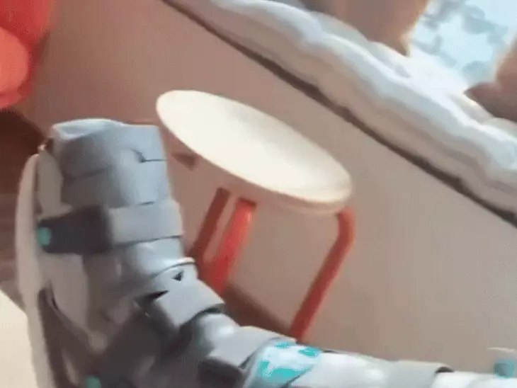 શ્રદ્ધા કપૂરે આપ્યું હેલ્થ અપડેટ:પગ પર લાગેલું પ્લાસ્ટર બતાવી કહ્યું- મારે થોડો આરામ કરવો પડશે; ફિલ્મ 