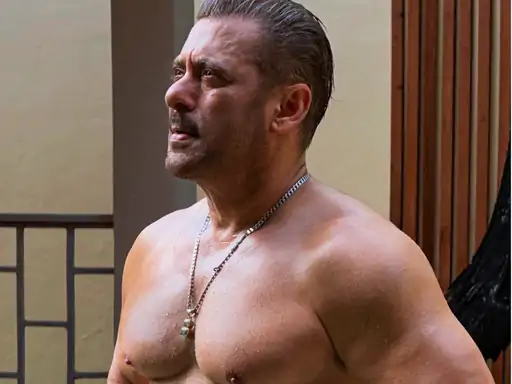 સલમાનનું 'સુલતાન' જેવું કમબેક!:59 વર્ષે એક્ટરનું ધાંસૂ ટ્રાન્સફોર્મેશન, એબ્સ-બોડી ફ્લોન્ટ કરી તસવીરો શેર કરી, લખ્યું- કંઈક મેળવા માટે, કંઈક છોડવું પડે