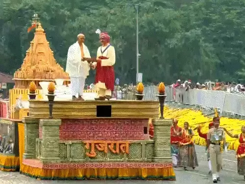 સૂર્યકિરણની કોકપિટમાંથી કેવડિયા, VIDEO:SoU પર ઊંધે માથે થયાં એરફોર્સ જેટ, 5-5 મીટરનાં અંતરે ઉડાન ભરી શ્વાસ થંભાવ્યા, જુઓ એકતા પરેડની બેસ્ટ મોમેન્ટ્સ