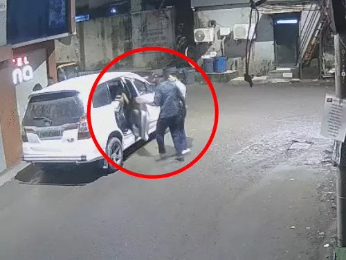 સુરતના કાપડ દલાલના અપહરણના CCTV:મુંબઈની હોટેલમાંથી કારમાં લઈ જઈ 50 લાખ માગ્યાં