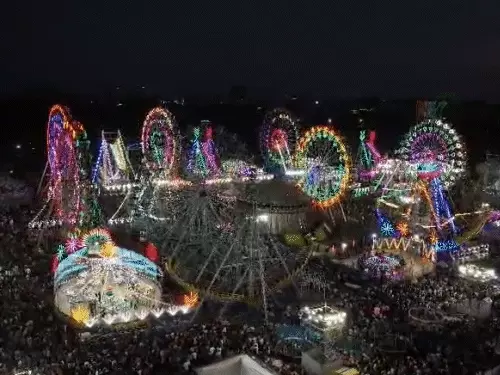 રાજકોટના લોકમેળામાં બીજા દિવસે કીડિયારું ઉભરાયું,મેળાને માણવા સૌરાષ્ટ્રવાસીઓ ઉમટ્યા