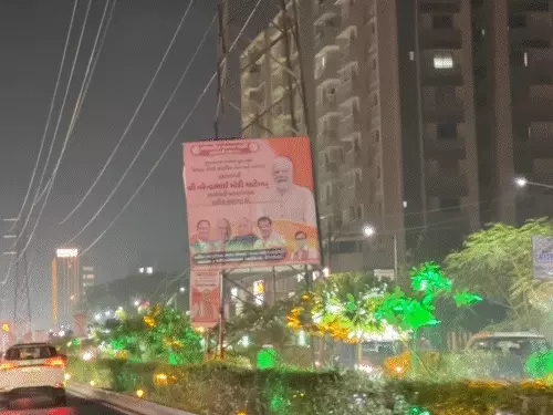 'ગણપતિની થીમ' સાથે PM મોદીનું સ્વાગત કરાશે:એરપોર્ટ સર્કલથી ઇન્દિરા બ્રિજ સુધી 12 સ્ટેજ બનાવાશે