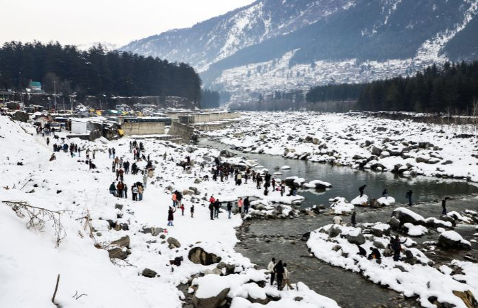 બરફની મજા લેવા હિમાચલ ગયેલા પ્રવાસીઓ અટવાયા! 1250 રસ્તા બંધ, કોલ્ડવેવનું ઍલર્ટ