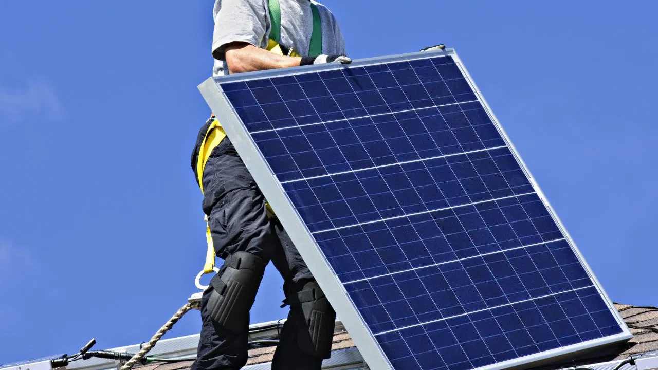 Tata ની 1kw સોલાર સિસ્ટમથી ઘરે શું શું ચલાવી શકાય ? જાણો કામની વાત