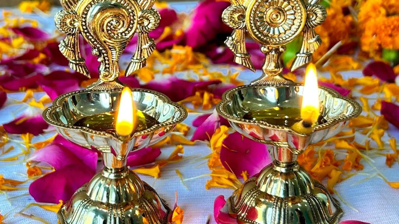  પૂજાના દીવામાં બાકી રહેલી વાટ અને તેલ ફેંકશો નહીં, જાણો સાચી પદ્ધતિ અને નિયમો