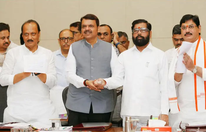 'કેસ બનાવો અને અરેસ્ટ કરો...', ULC કૌભાંડમાં ફડણવીસ-શિંદેને ફસાવવાનો પૂર્વ DGP પર આરોપ