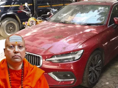 ચૈતન્યાનંદ પોલીસ પૂછપરછમાં ગોળ ગોળ જવાબ આપી રહ્યો:જેલમાં પણ કરી રહ્યો છે ડિમાન્ડ