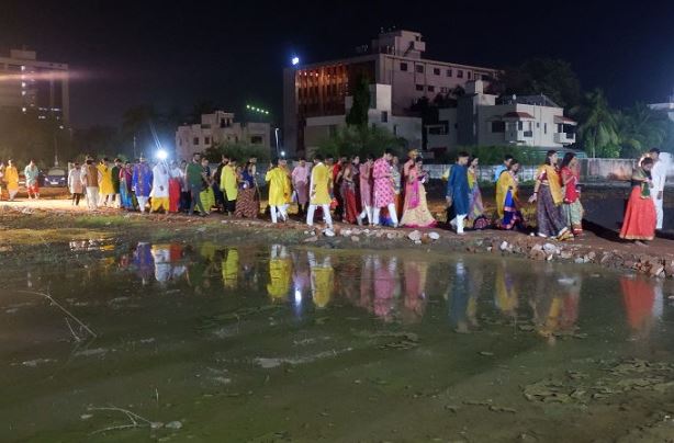 યુનાઇટેડ વે ઓફ બરોડાના ગરબા ગ્રાઉન્ડમાં સતત બીજા વર્ષે કાદવ કીચડ