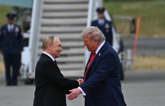 ટ્રમ્પ-પુતિન વચ્ચે બે કલાક ફોન પર વાતચીત : ઝેલેન્સકી પહોંચશે આજે અમેરિકા