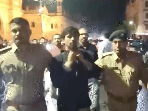 વડોદરામાં ફરી વાતાવરણ ડહોળવાનો પ્રયાસ:દૂધવાલા મહોલ્લા નજીક ગાડીના હોર્ન વગાડવાને લઈ બે કોમ વચ્ચે બબાલ