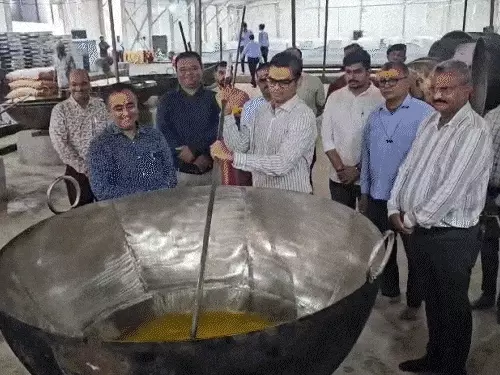 જાણો કેવી રીતે બને છે અંબાજીનો મોહનથાળ:મા અંબાના ભક્તો માટે 3 લાખ 90 હજાર કિલો મોહનથાળનો પ્રસાદ બનાવાશે