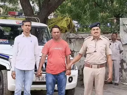 આદિત્ય બની વિધવાઓને ફસાવતા કરીમના મોબાઈલમાંથી 100 મહિલાનો ડેટા મળ્યો:મેટ્રિમોનિયલ સાઈટ પરથી સંપર્ક કરતો, આરોપી પાછળ મોટું સંગઠન હોવાની આશંકા